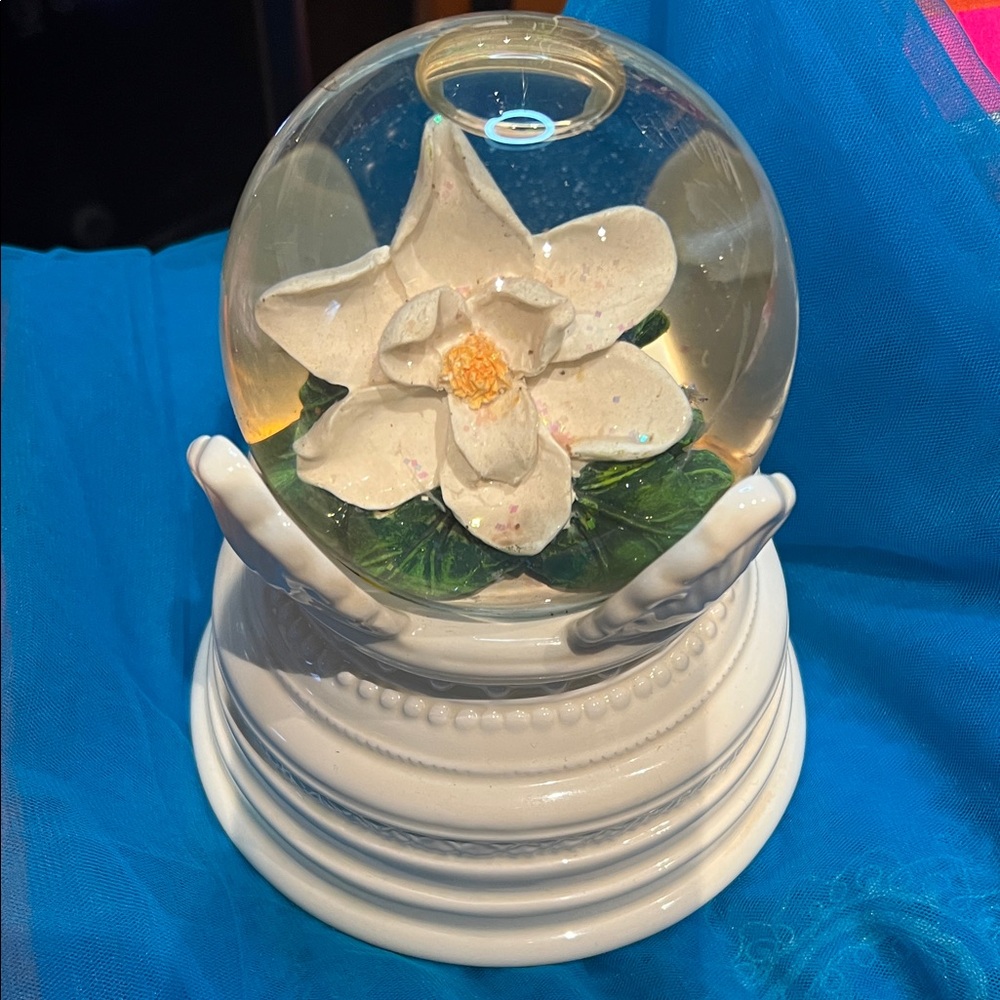 Floral Snow Globe with White Flower